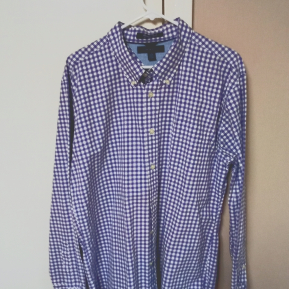 Tommy Hilfiger plaid button up casual button shirt. Size XL. Purple and white.